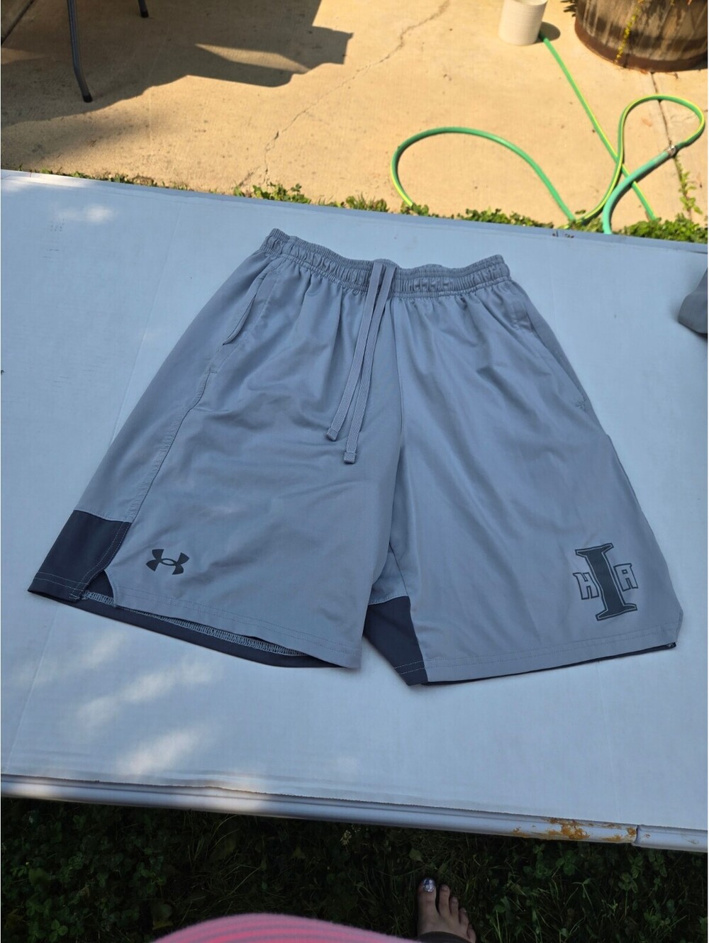 Under Armour Men's Loose Fit Athletic Shorts Size Medium Grey